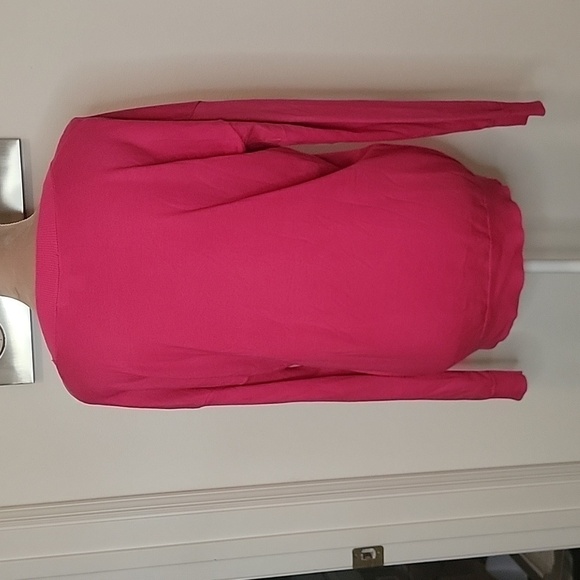 Michael Michael Kors Bright Pink Long Sleeved V-Neck Sweater, Size M, EUC - Picture 5 of 9